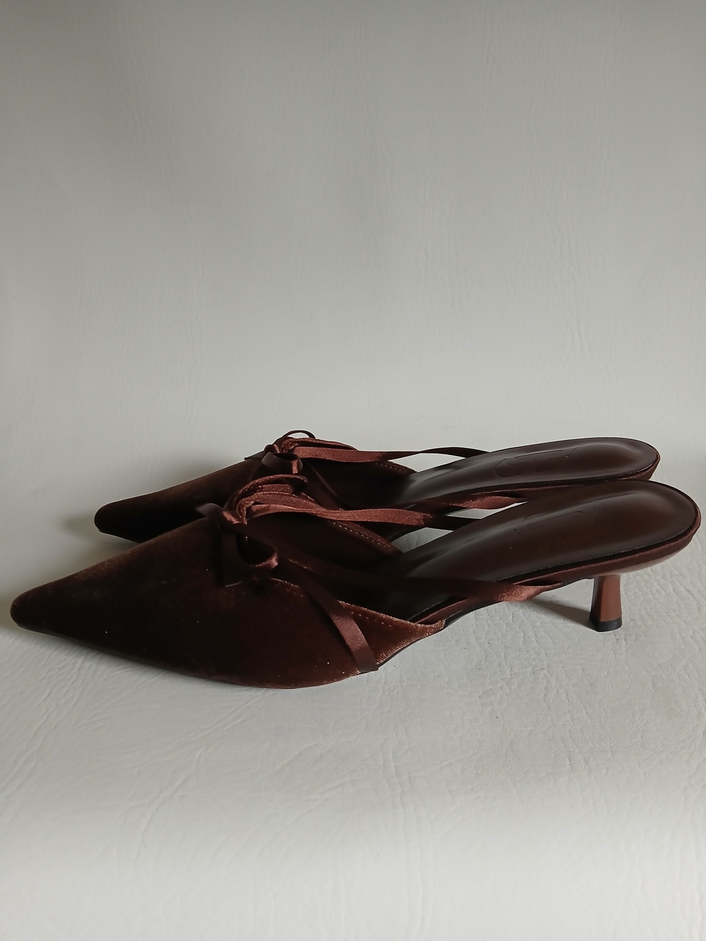 Women's CH Pointed Toe Brown Textured Fabric Mules Kitten Heels Sz8.5M - Picture 10 of 16